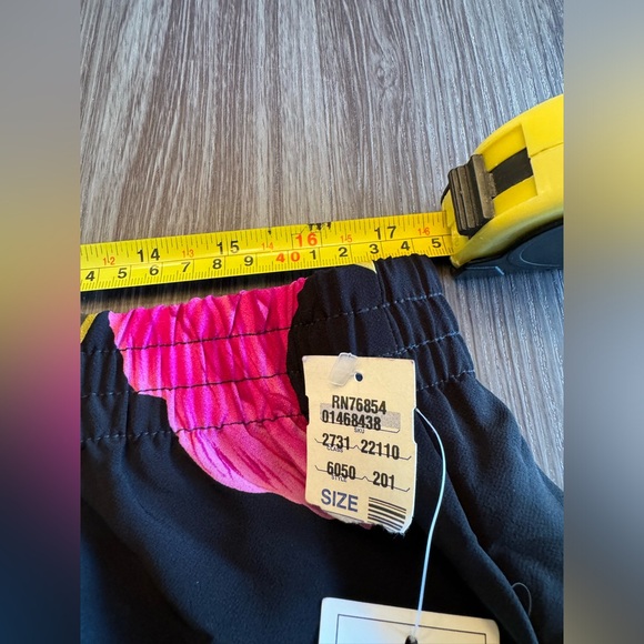 Caran New York NWT skirt - Picture 8 of 8